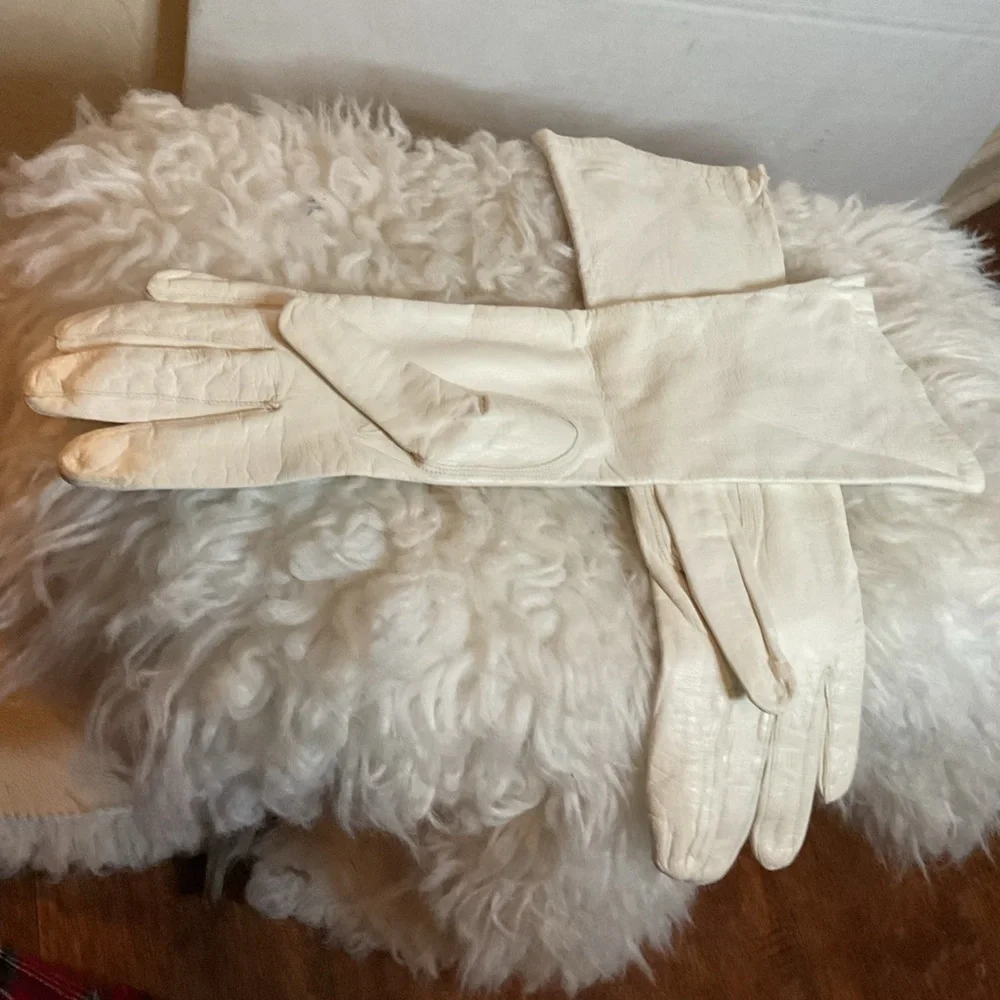 Van Raalte silky smooth white leather vintage mid length gloves 7/ M